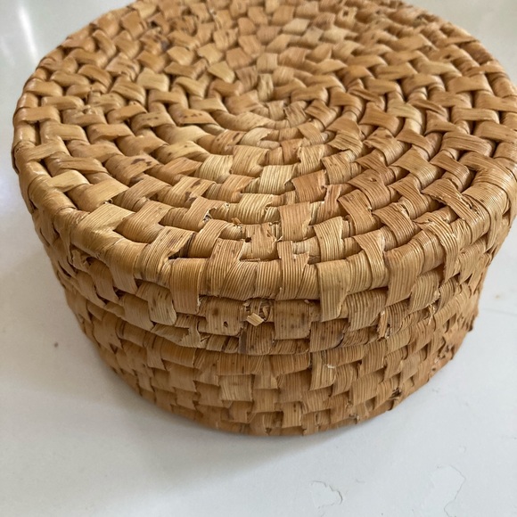 Vintage Woven Coaster Set (5) in Woven Lidded Box - Picture 2 of 4